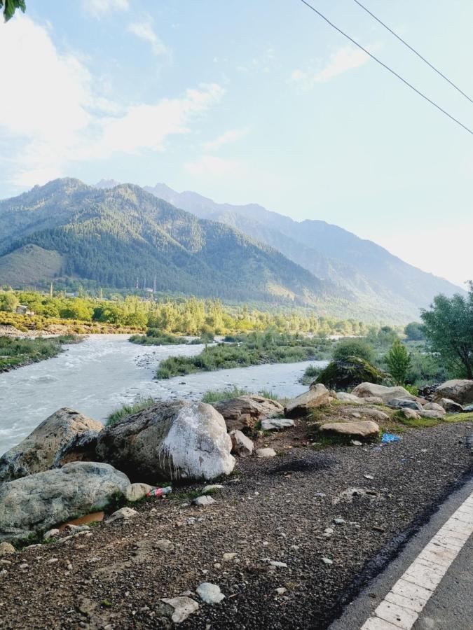 White Water Resorts Pahalgam Bagian luar foto