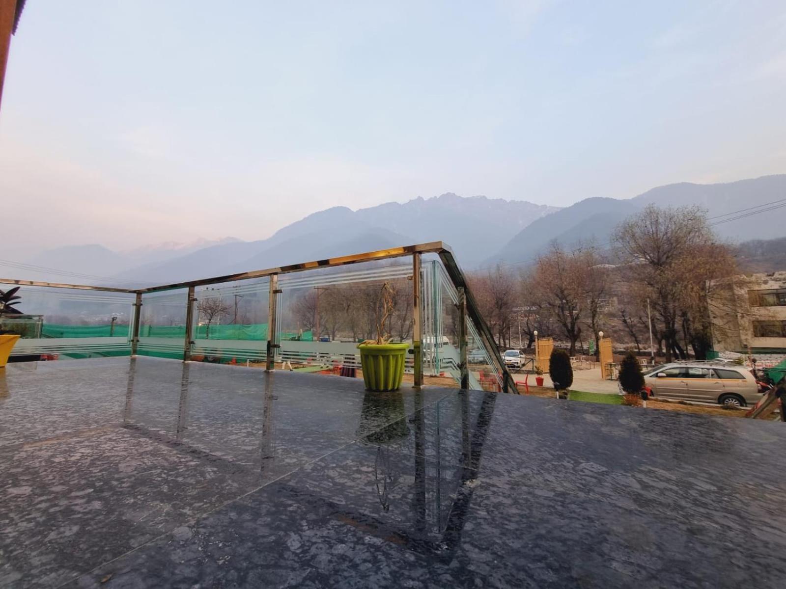White Water Resorts Pahalgam Bagian luar foto