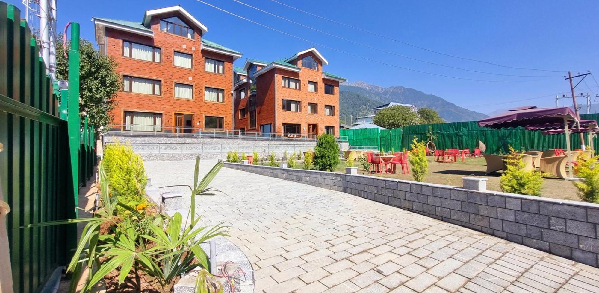 White Water Resorts Pahalgam Bagian luar foto