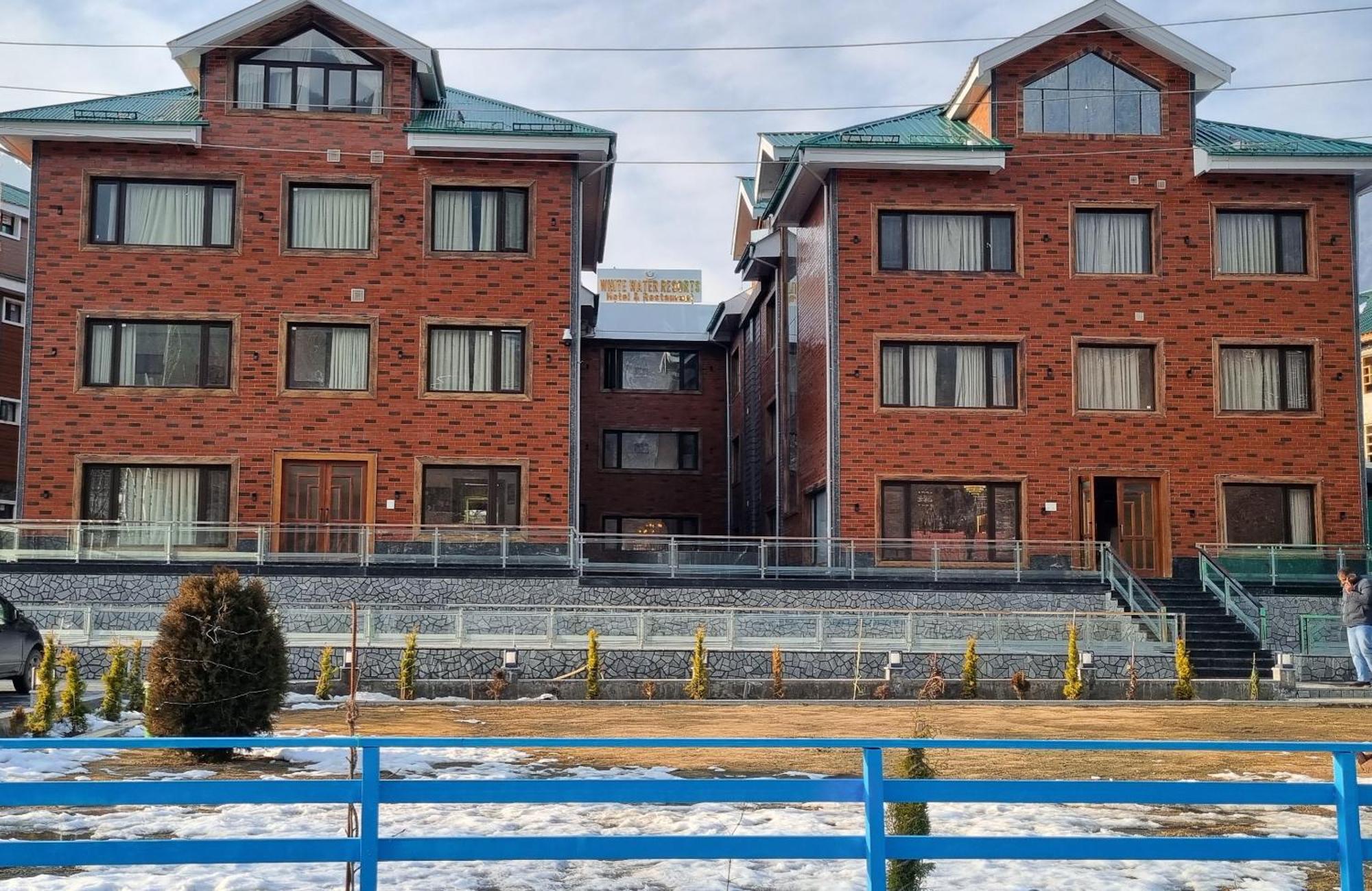 White Water Resorts Pahalgam Bagian luar foto